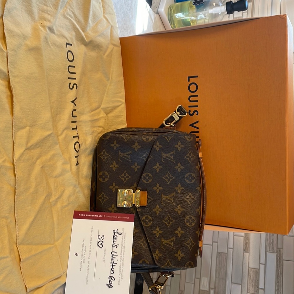 Authentic Louis Vuitton Crossbody